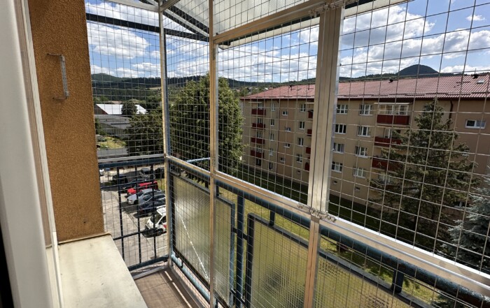 Aj komplikovaný balkón sa dá premeniť na bezpečný priestor pre mačky 2