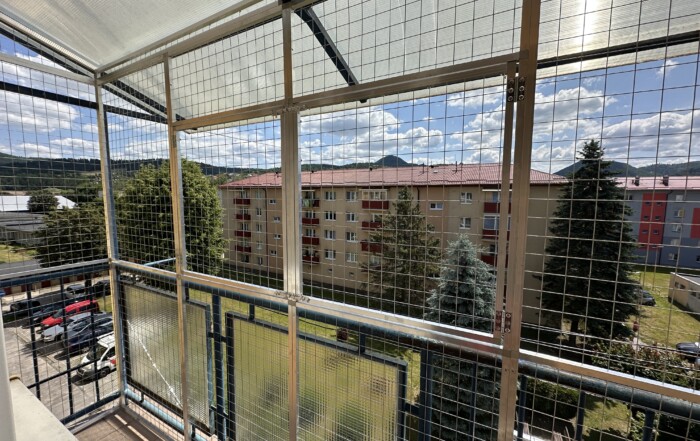 Aj komplikovaný balkón sa dá premeniť na bezpečný priestor pre mačky 1