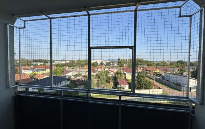 Bezpečný balkón pre mačky – nový projekt zo zváranej sieťoviny 1