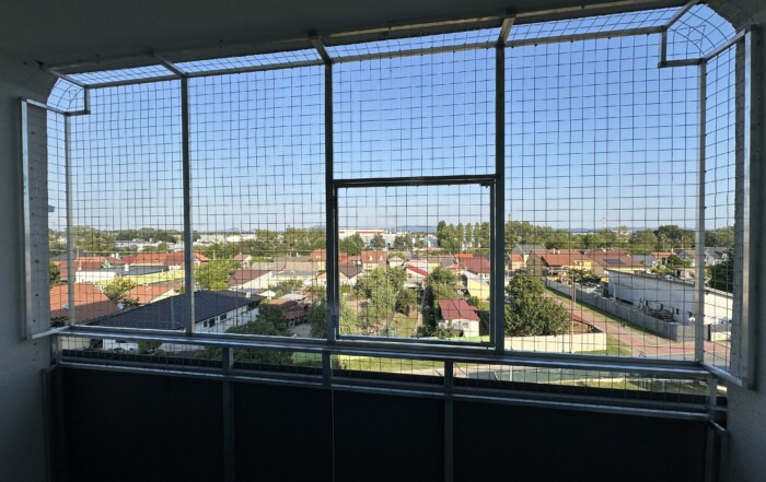 Bezpečný balkón pre mačky – nový projekt zo zváranej sieťoviny 2